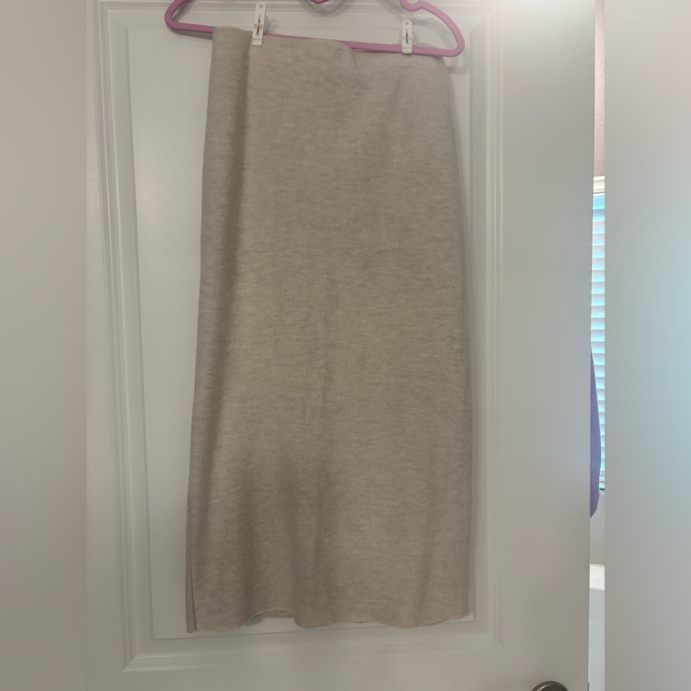 Zara knit midi skirt in ecru.